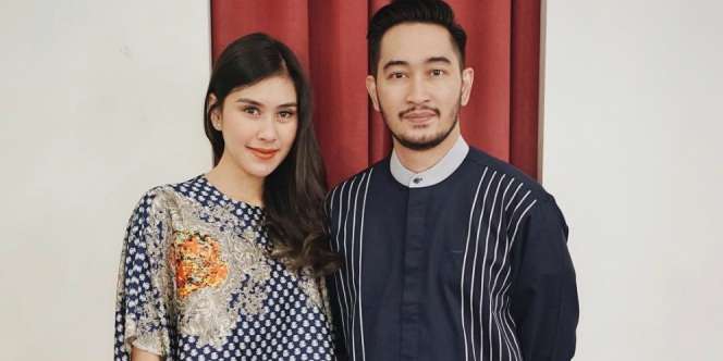 Bangunkan Suami Sahur, Syahnaz: Kok yang Dipeluk Gitarnya?