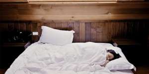Jangan Kesal Dulu, Tidur Lama Pas Weekend Bikin Panjang Umur
