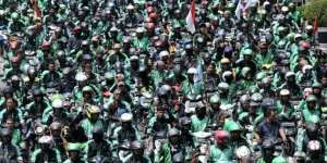 Ngakak, Begini Istri Ojek Online Antisipasi `Pelakor`