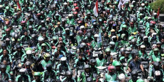 Ngakak, Begini Istri Ojek Online Antisipasi `Pelakor`