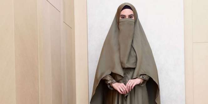 Kenakan Cadar, Warganet Soroti Alis Kartika Putri