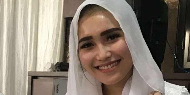 Joget Dua Jari, Warganet Salfok Pada `Itunya` Ayu Ting Ting