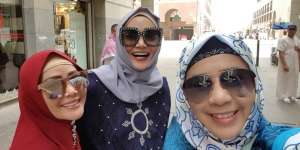 Penampilan Tiga Seleb Cantik Umrah di Bulan Ramadan