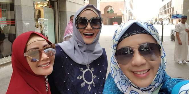 Penampilan Tiga Seleb Cantik Umrah di Bulan Ramadan