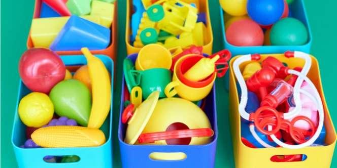 Segera Singkirkan Barang Ini dari Lemari Penyimpanan Si Kecil