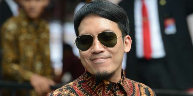 Desta Mendadak Jatuh 'Nyungsep' Saat Siaran Langsung