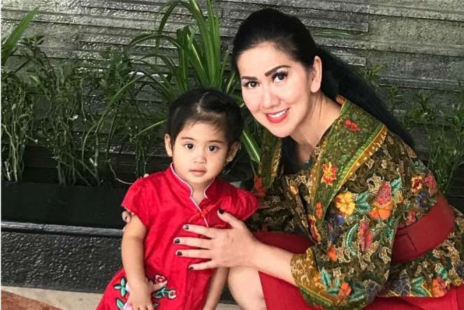 Keseruan Venna dan Putri Kecilnya Melepas Kangen, So Sweet!