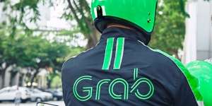 Driver Ojol Tiba-tiba Berhenti di Jalan, Lihat yang Terjadi