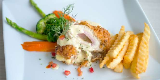 Lezatnya Santap Chicken Cordon Bleu di Saat Sahur