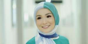 3 Gaya Printed Scarf Kekinian ala Soraya Larasati