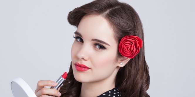 Selain Bibir, Ini 5 Kegunaan Lipstik Buat Makeup