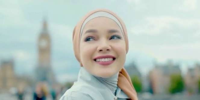 Haru, Perjuangan Dewi Sandra Bantu Teman Tuli Pelajari Agama