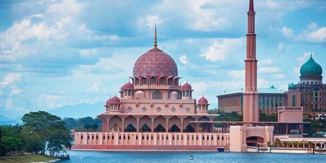 Unik, 3 Masjid Ini Berwarna Pink dan Paling Megah di Dunia