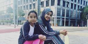 Duduk Bersama Aleesya, benda Kecil Dipangkuan Bella Bikin Syok