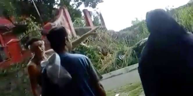Bule di Bogor Ngamuk Dengar Selawat di Masjid, Dikira Karaoke!