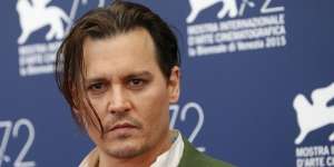 Mengejutkan, Foto Terbaru Aktor Johnny Deep Bikin Fans Cemas