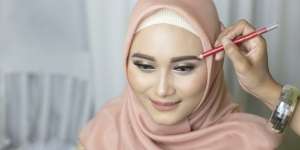 4 Tips Mudah Membentuk Alis Sempurna