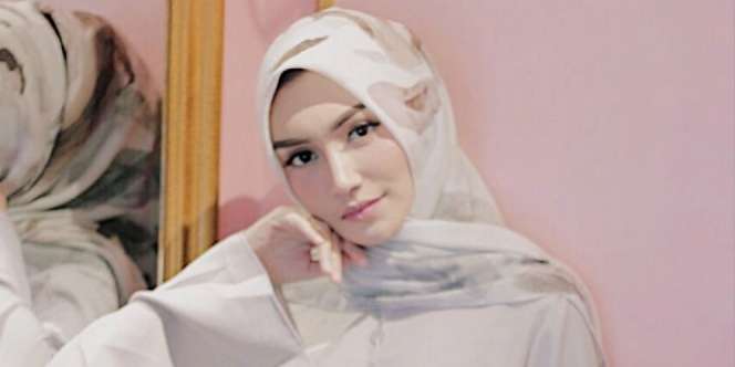 Intip Busana Lebaran 'Young and Hits' Ala Melody Prima