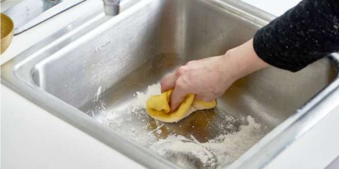 Bak Cuci Piring Lebih Mengkilat Berkat Tepung