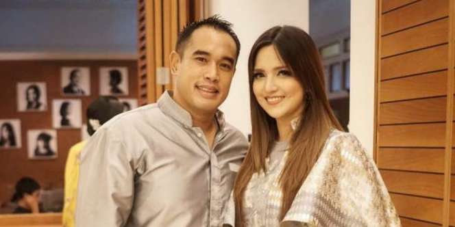 Biasa Serius, Ardie Bakrie Berpose Konyol Tiru Nia Ramadani