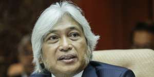 Marah dan Kesal, Gubernur Bank Sentral Malaysia Mundur