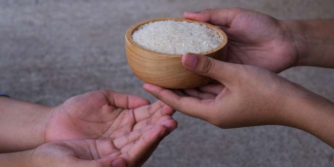 Berzakat Fitrah di Bulan Ramadan, Bagaimana Hukumnya?