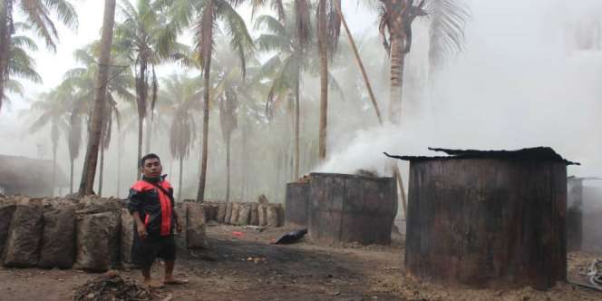 Inspiring! Di Balik Tubuh Mini, Kape Jadi Bos Arang