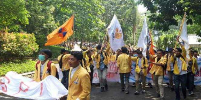 Diuduh Tabrak Mahasiswa yang Demo, Ini Penjelasan Rektor Unnes