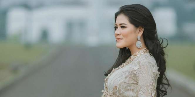 Foto Bareng Shandy Aulia, Penampilan Kahiyang Curi Perhatian