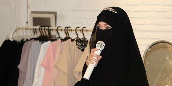 Sambut Lebaran, Desainer Ini Luncurkan Niqab Premium