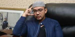 Tak Bisa Lebaran Bareng Anak, Sandy Tumiwa Lakukan Ini
