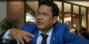 Keinginan Hotman Paris Dipeluk Wanita Cantik Ini Terwujud