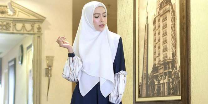 Kivitz: Navy, Pilihan Warna Tepat untuk Hari Raya