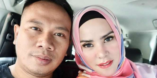 Foto Bareng Keluarga Vicky, Wajah Angel Lelga Disorot
