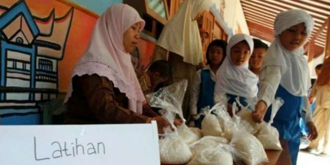 Istri Membayarkan Zakat Fitrah Suami, Bagaimana Hukumnya?