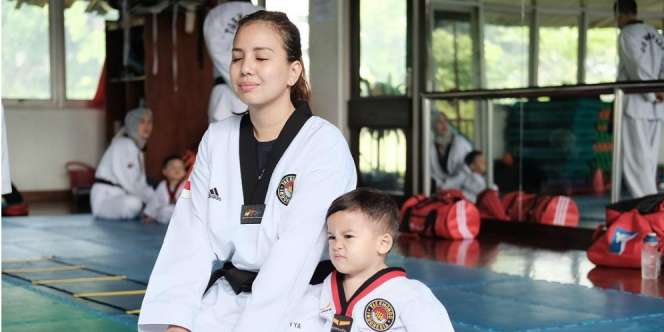 Aksi Anak Tya Ariestya Latihan Taekwondo, Lucu!