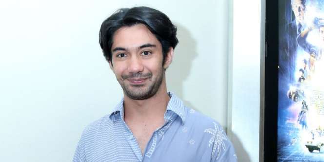 Kisah Reza Rahadian Menemukan Islam