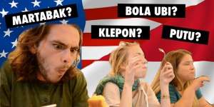 Reaksi Bule Saat Cicipi Jajanan Indonesia