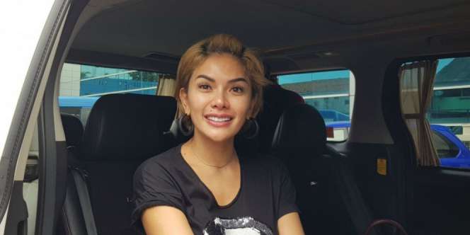 Tak Dikenali! Nikita Mirzani Berhijab Bikin Pangling