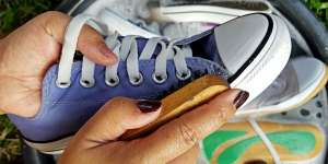 5 Cara Merawat Sepatu, Praktis dan Murah!