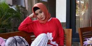 Berhijab, Begini Kabar Terbaru Mantan Istri Ferry Maryadi