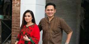 Terlihat Sering Bersama, Farhat Abbas & Nia Daniaty Rujuk?