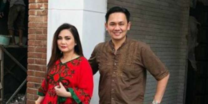 Terlihat Sering Bersama, Farhat Abbas & Nia Daniaty Rujuk?