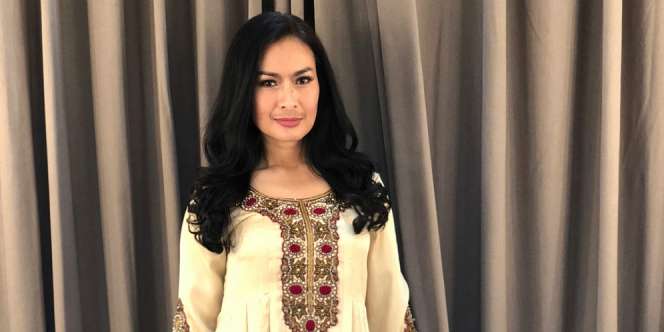 Isi Acara Ramadan, Busana Seksi Iis Dahlia Banjir Kritikan