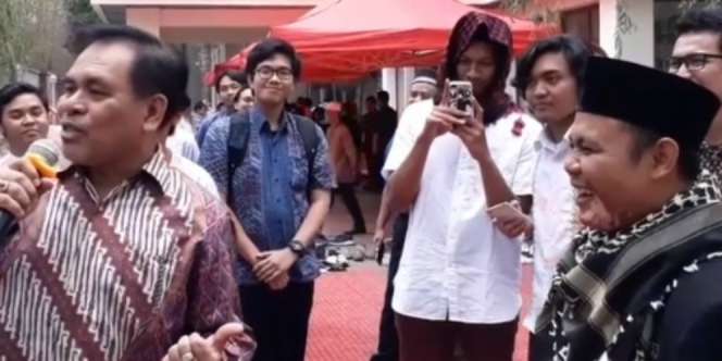 Saat Dubes RI dan Khatib Sholat Id Adu Pantun di KBRI Beijing