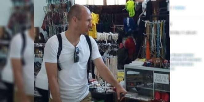 Arjen Robben Berlibur di Labuan Bajo, Lihat Oleh-olehnya