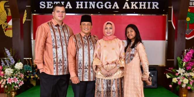 Foto Bareng, Ketampanan Anak Bella Saphira Bikin Gagal Fokus!