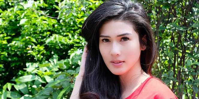 Pamer Foto Selfie, Wajah Mulus Stevianne Agnecya Bikin Takjub!