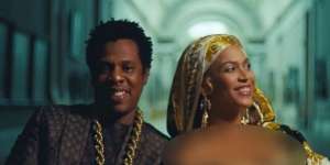 Beyonce Pakai Anting Rancangan Desainer Indonesia