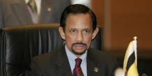 Wow! Sultan Brunei Bagi-bagi Uang THR Lebaran Rp10 Juta?